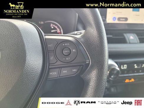Used 2025 Toyota RAV4 XLE FWD image 14