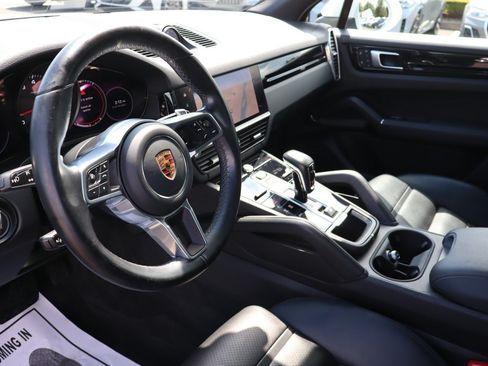 Used 2022 Porsche Cayenne AWD/4WD image 11