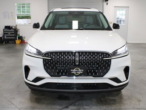 New 2026 Lincoln Aviator AWD image 2