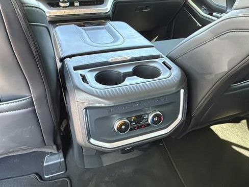 Used 2025 Ford Expedition Platinum w/ Driver's Package AWD/4WD image 21