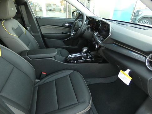 New 2026 Chevrolet Trax ACTIV w/ Sunroof Package FWD image 17