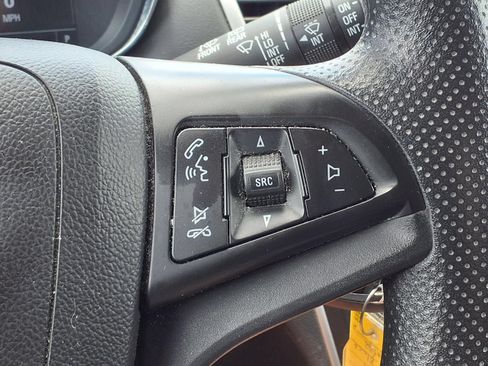 Used 2021 Chevrolet Trax LT FWD image 28