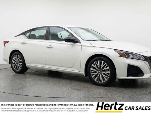 Used 2025 Nissan Altima 2.5 SV image 1