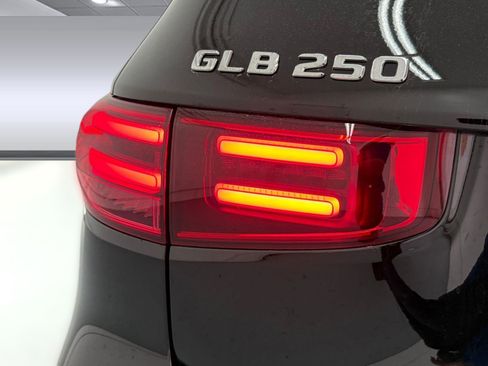 New 2026 Mercedes-Benz GLB 250 image 9