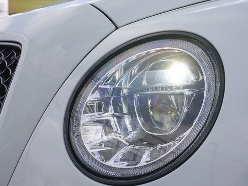 Used 2019 Bentley Bentayga V8 image 26