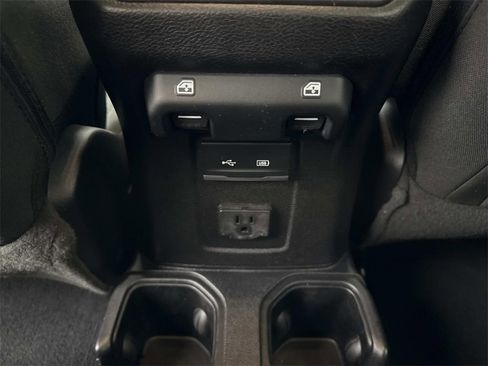 Used 2020 Jeep Wrangler Unlimited Sahara image 23