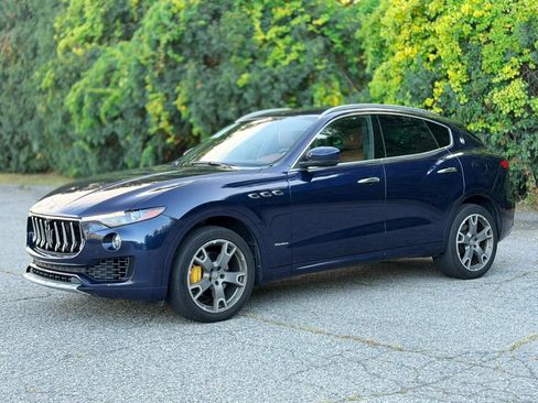 Used 2018 Maserati Levante GranLusso AWD/4WD image 37