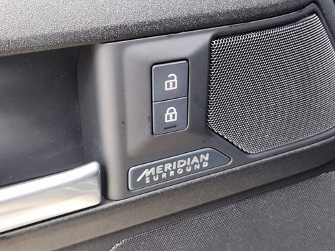 New 2026 Land Rover Defender 90 V8 image 22