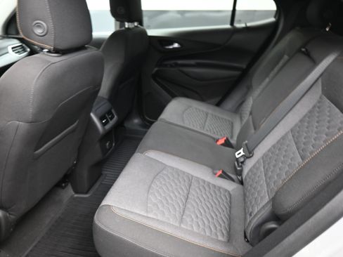 Used 2018 Chevrolet Equinox LT FWD image 16