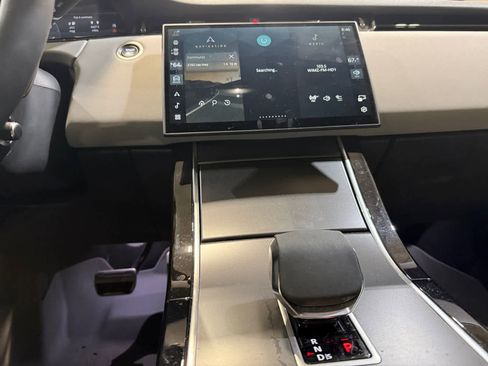 Used 2024 Land Rover Range Rover Evoque Dynamic SE image 11