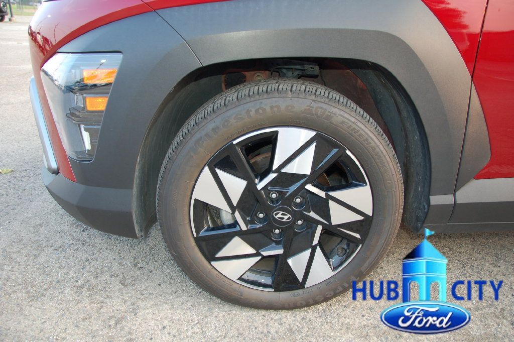 Used 2025 Hyundai Kona SEL FWD image 9