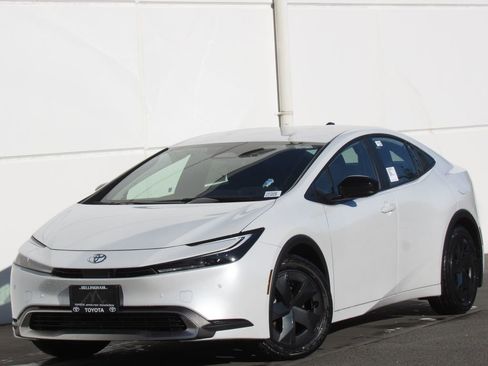 New 2026 Toyota Prius Plug-In Hybrid FWD image 1