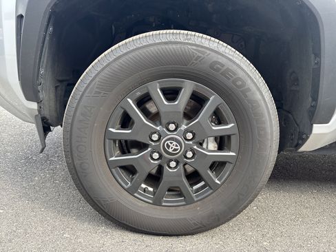 Certified 2025 Toyota 4Runner SR5 AWD/4WD image 11
