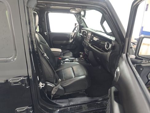Used 2020 Jeep Wrangler Unlimited Sahara AWD/4WD image 11