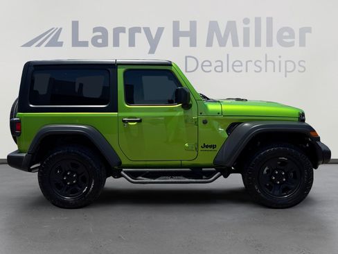 Used 2025 Jeep Wrangler Sport AWD/4WD image 6
