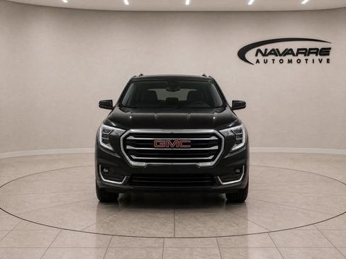 Used 2024 GMC Terrain SLT FWD image 2