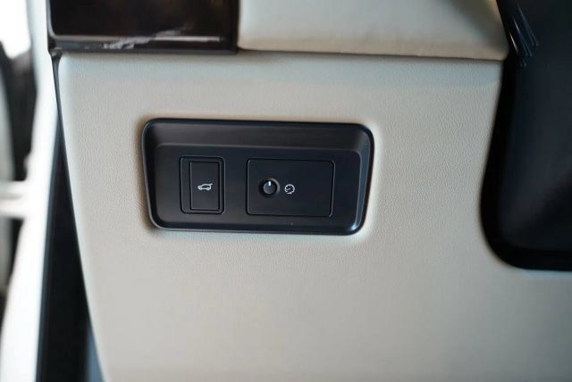 Used 2021 Land Rover Range Rover HSE AWD/4WD image 31