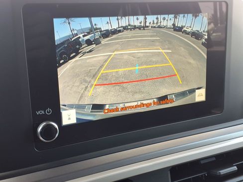 Certified 2025 Toyota Tacoma SR5 AWD/4WD image 17