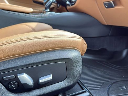 Used 2022 BMW 540i w/ Executive Package image 25