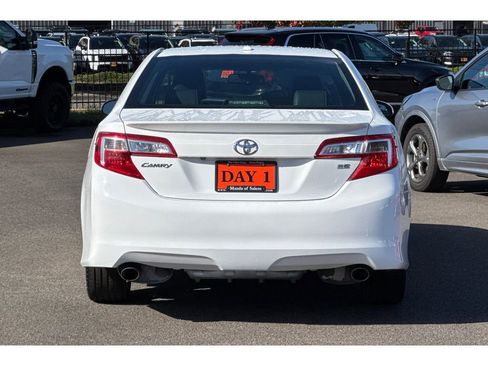 Used 2014 Toyota Camry SE image 6