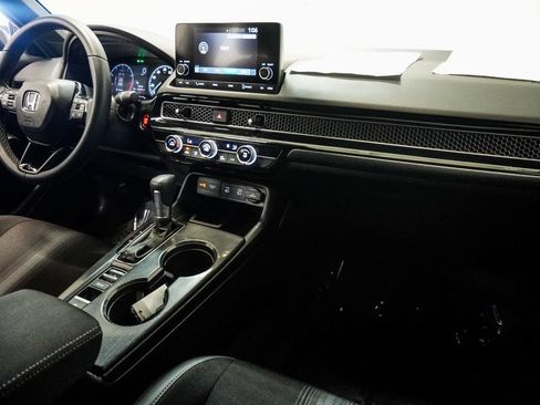 Used 2025 Honda Civic Sport image 9