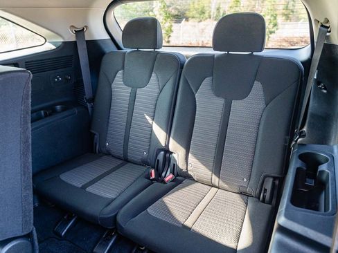 Used 2025 Kia Sorento LX image 16