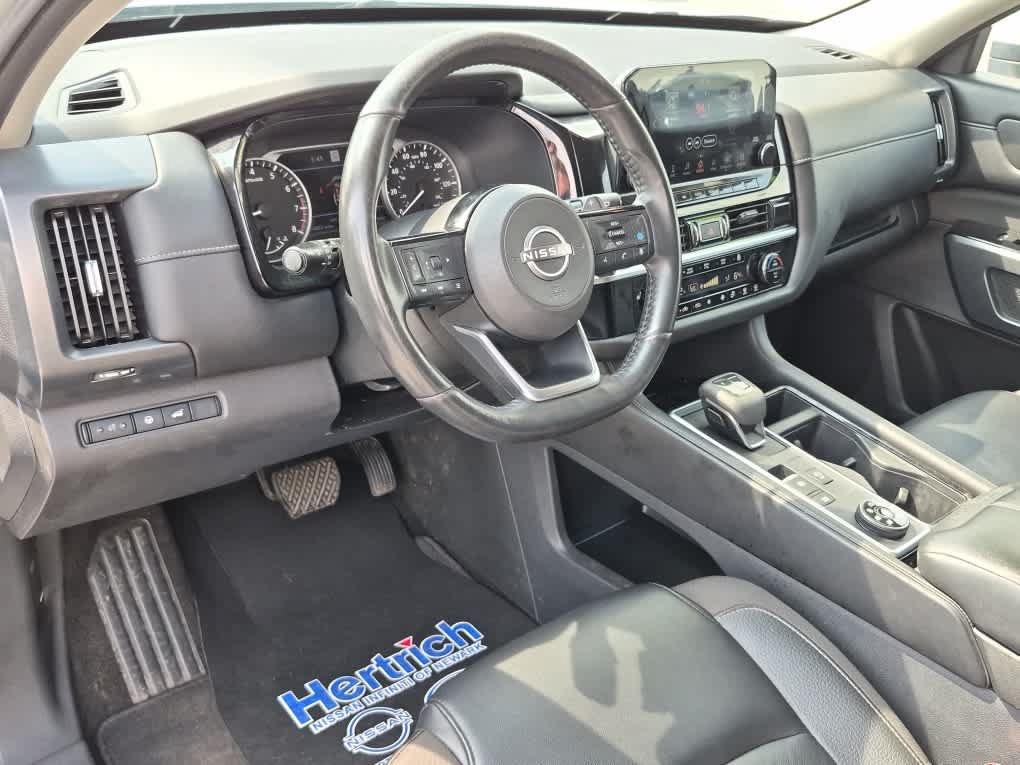 Used 2024 Nissan Pathfinder SL AWD/4WD image 13
