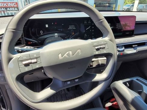 Used 2026 Kia EV9 Wind AWD/4WD image 11