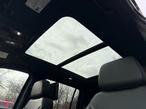 Used 2021 Chevrolet Suburban LT w/ LT Signature Package image 27