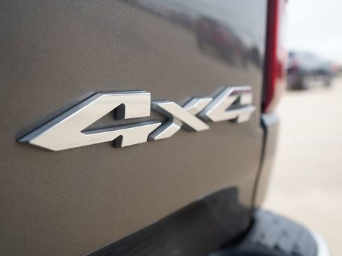Used 2024 RAM 1500 Laramie AWD/4WD image 7