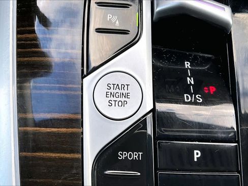 Used 2025 BMW X7 xDrive40i image 33