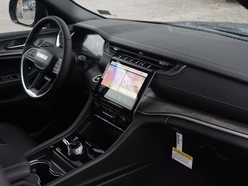 New 2025 Jeep Grand Cherokee Limited w/ Trailer Tow Package image 55