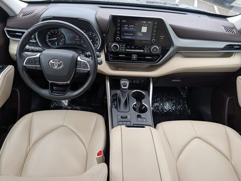 Used 2021 Toyota Highlander XLE image 10