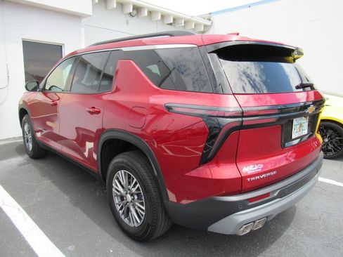 Certified 2026 Chevrolet Traverse LT FWD image 3