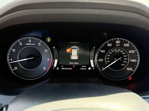 Used 2025 Acura RDX SH-AWD image 19
