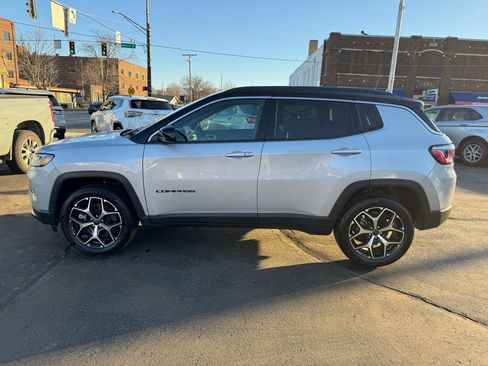 Used 2025 Jeep Compass Limited image 8