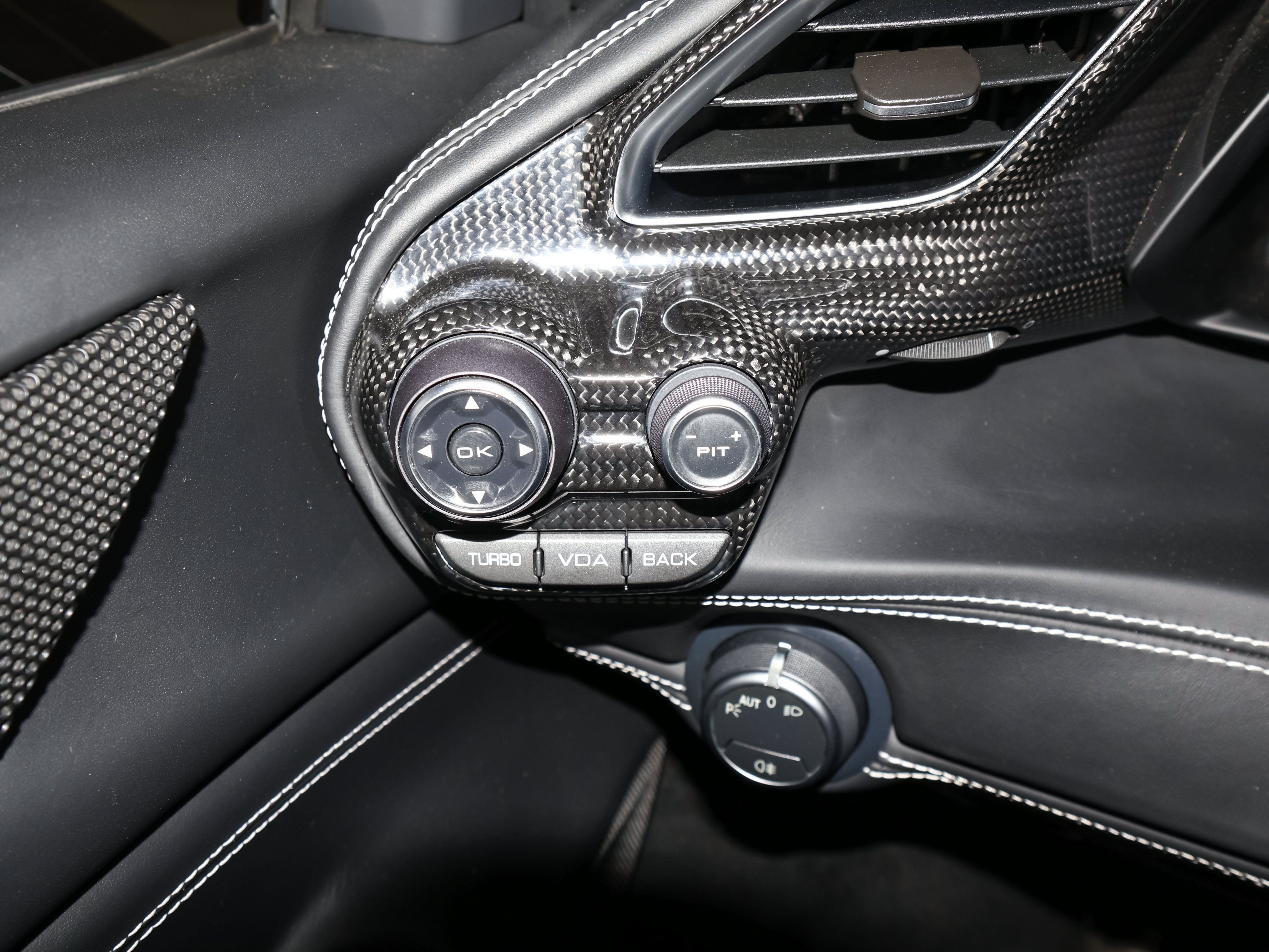 Used 2016 Ferrari 488 GTB RWD image 26