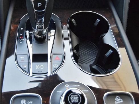 Used 2019 Bentley Bentayga image 35