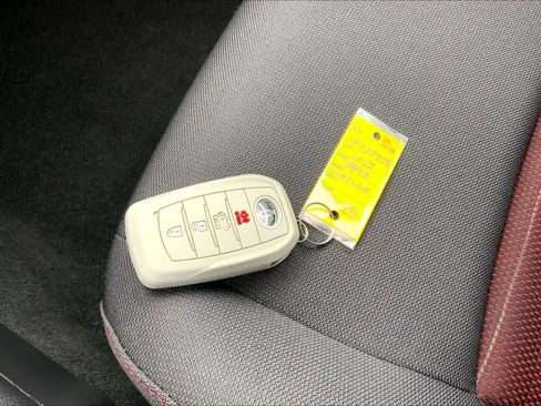 Used 2025 Toyota Corolla SE image 14