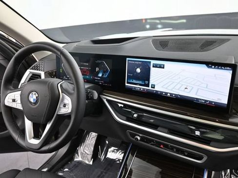 Used 2025 BMW X7 xDrive40i w/ Premium Package AWD/4WD image 17
