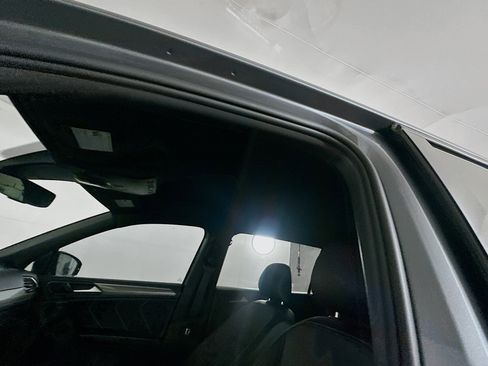 Used 2023 Volkswagen Tiguan SE R-Line image 25