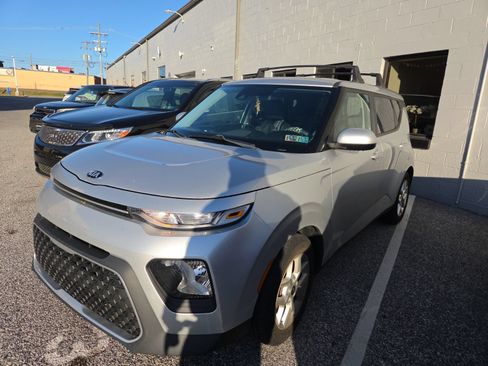 Used 2020 Kia Soul S FWD image 1