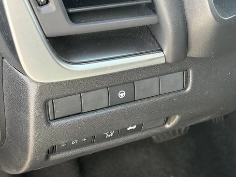 Used 2025 Nissan Rogue SV FWD image 7
