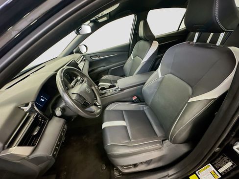 Used 2025 Toyota Camry SE FWD image 13