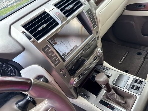 Used 2019 Lexus GX 460 Premium w/ Premium Package AWD/4WD image 18