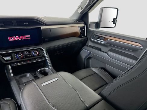Used 2024 GMC Sierra 3500 Denali w/ Denali Reserve Package image 25