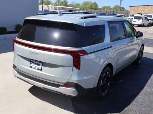 New 2026 Kia Carnival EX FWD image 5