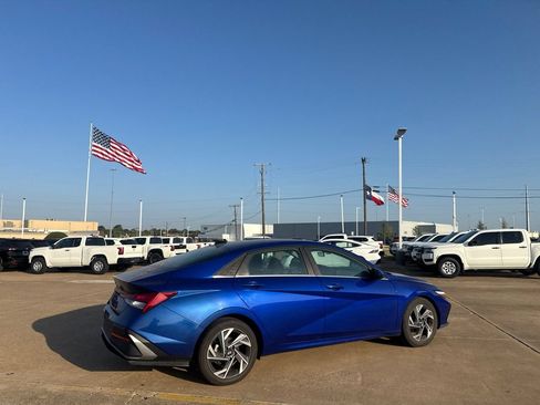 Used 2025 Hyundai Elantra SEL FWD image 22