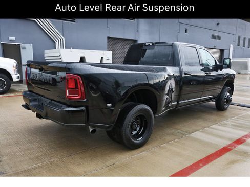 Used 2025 RAM 3500 Laramie AWD/4WD image 8