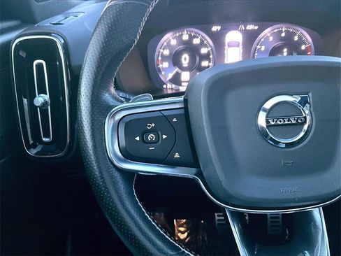 Used 2020 Volvo XC40 T5 R-Design w/ Protection Package Premier image 17